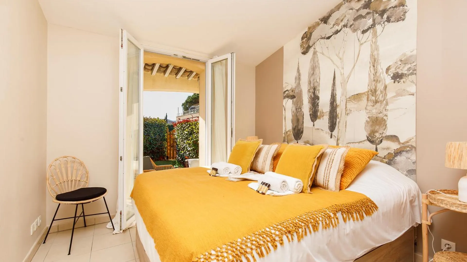 La Petite Grimaud Yourhosthelper 0*,  法国